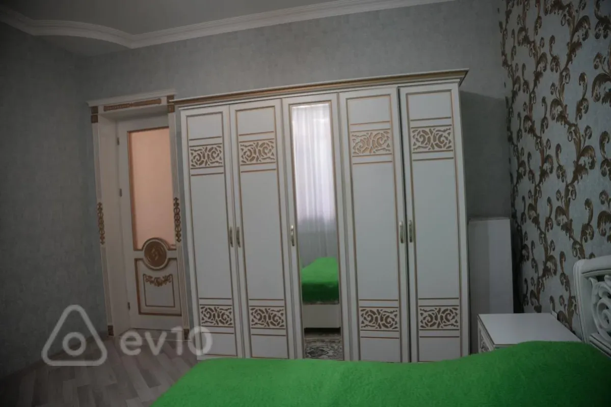 Satılır 7 otaqlı həyət evi 310 m²