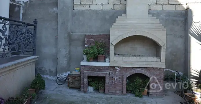 Satılır 7 otaqlı həyət evi 310 m²