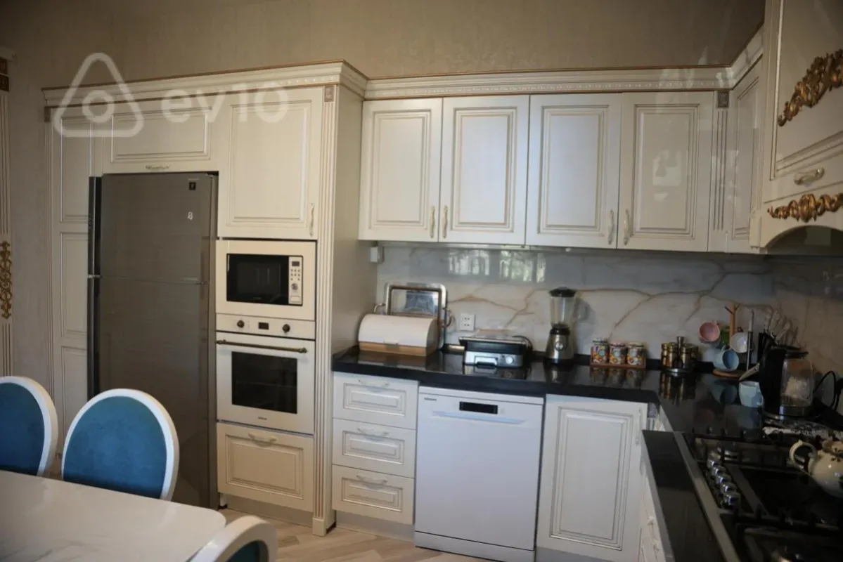 Satılır 7 otaqlı həyət evi 310 m²