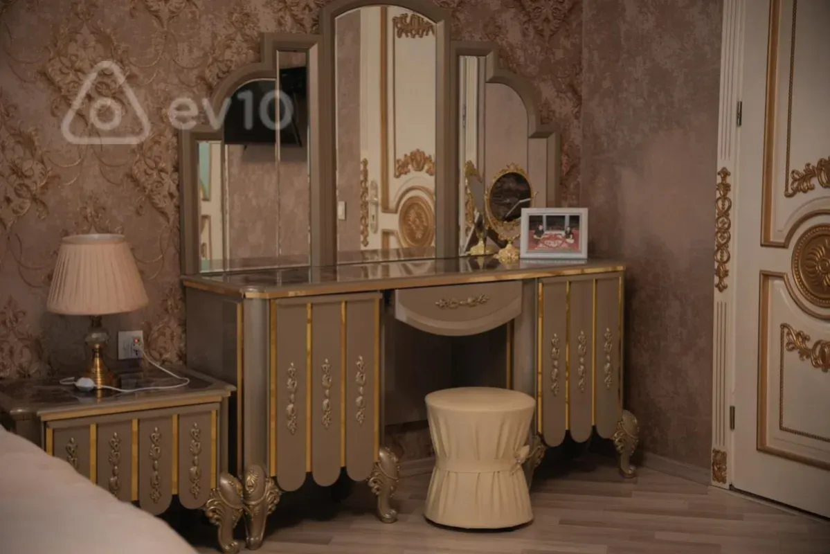 Satılır 7 otaqlı həyət evi 310 m²