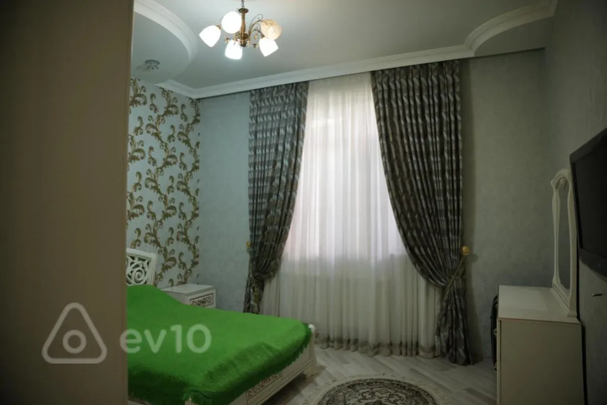 Satılır 7 otaqlı həyət evi 310 m²
