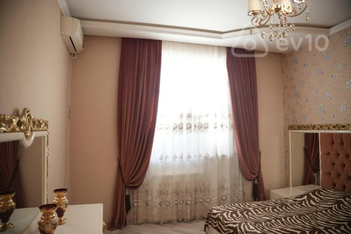 Satılır 7 otaqlı həyət evi 310 m²