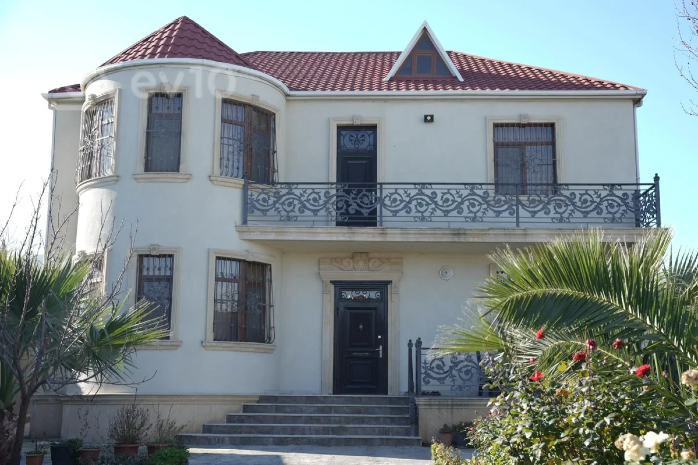 Satılır 7 otaqlı həyət evi 310 m²