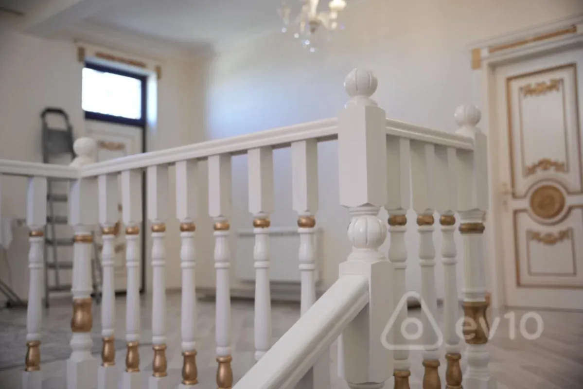 Satılır 7 otaqlı həyət evi 310 m²