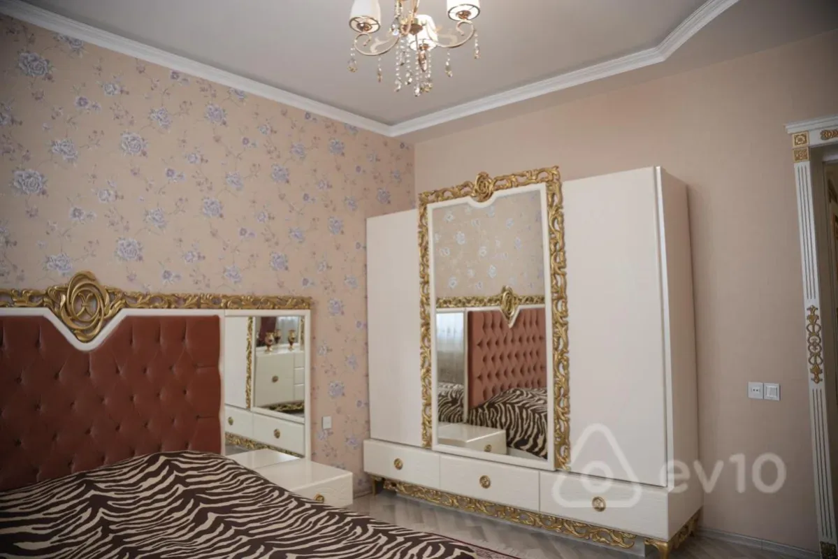 Satılır 7 otaqlı həyət evi 310 m²