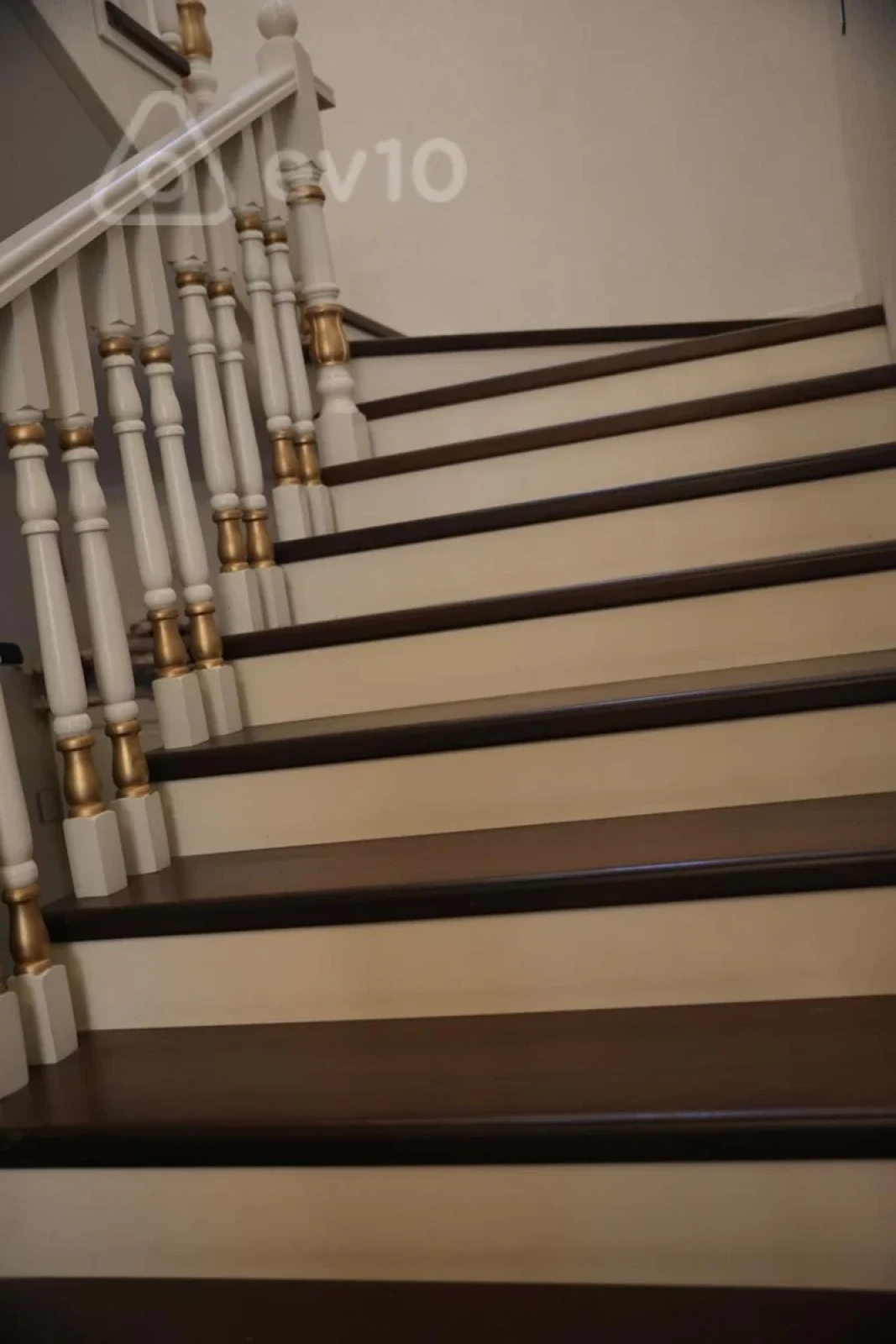 Satılır 7 otaqlı həyət evi 310 m²