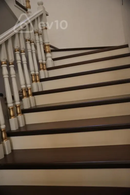 Satılır 7 otaqlı həyət evi 310 m²