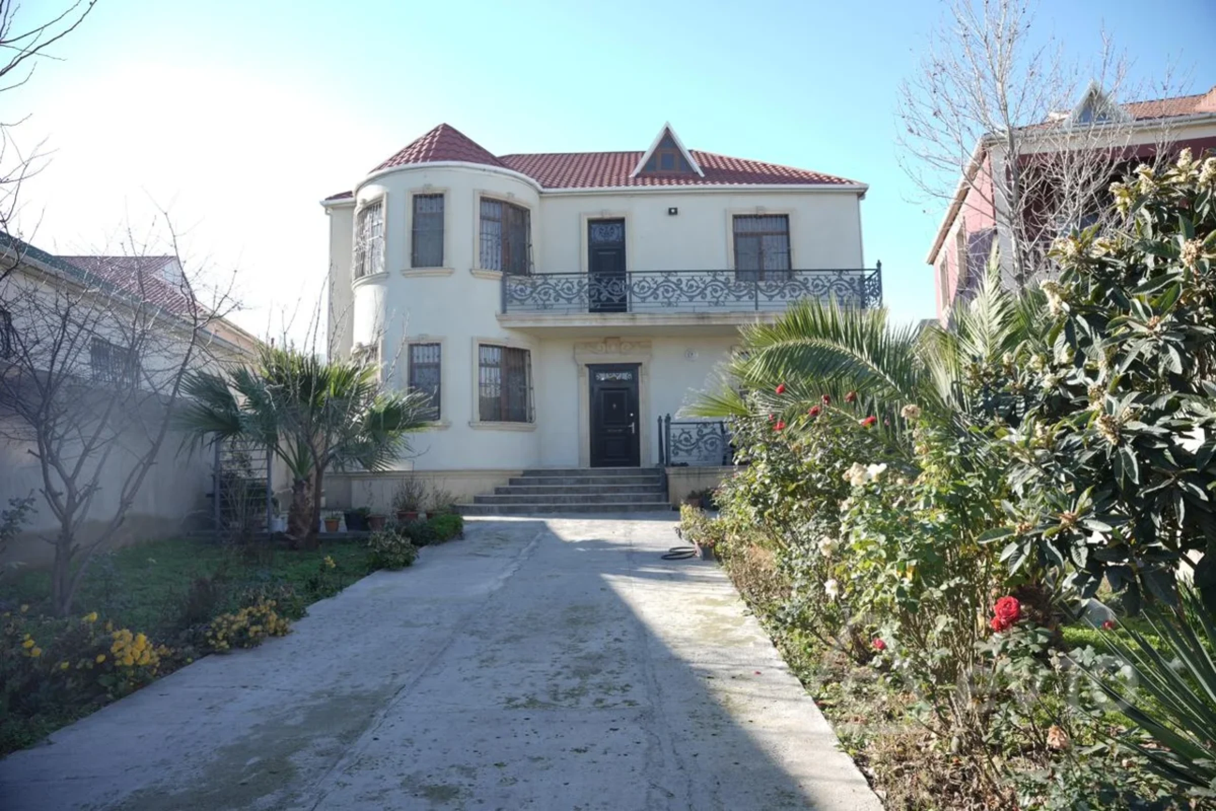 Satılır 7 otaqlı həyət evi 310 m²
