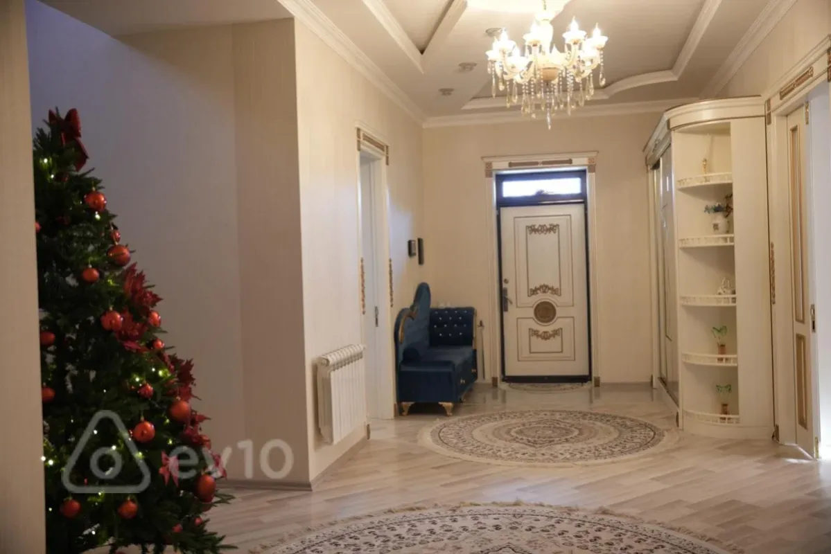 Satılır 7 otaqlı həyət evi 310 m²