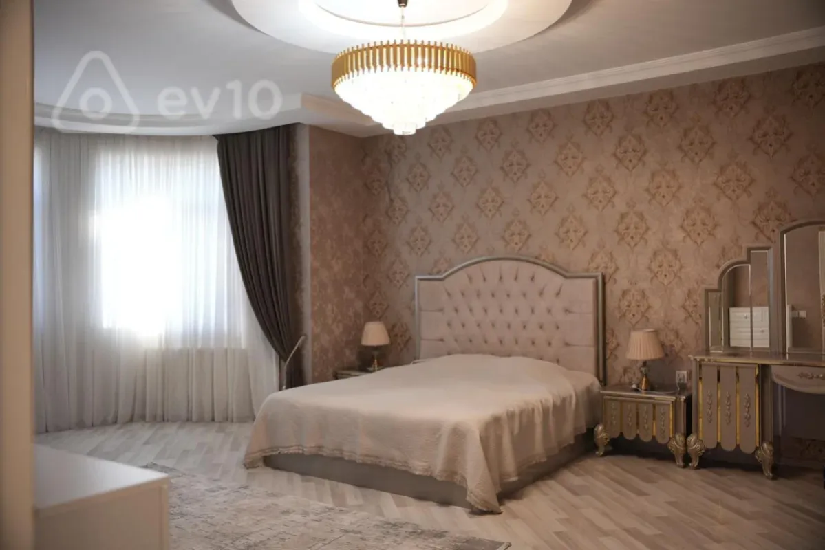 Satılır 7 otaqlı həyət evi 310 m²
