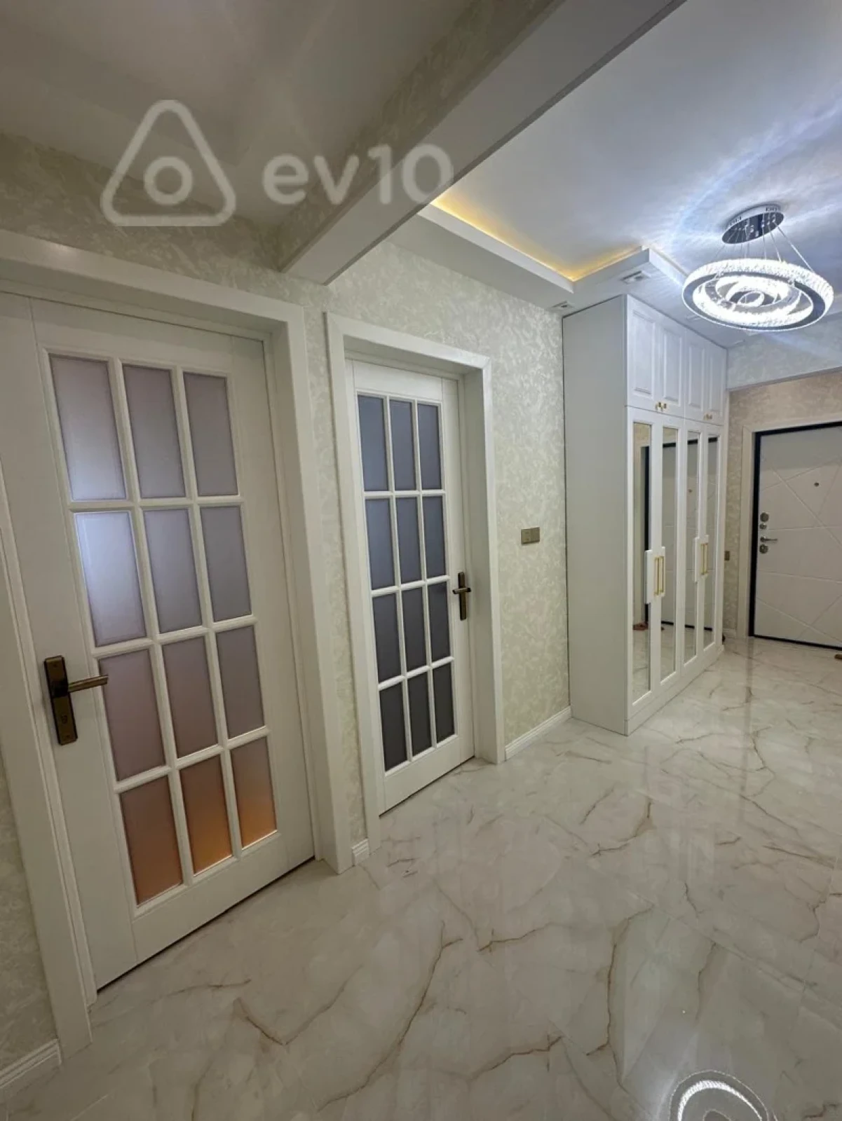 Satılır 3 otaqlı köhnə tikili 255000 m²