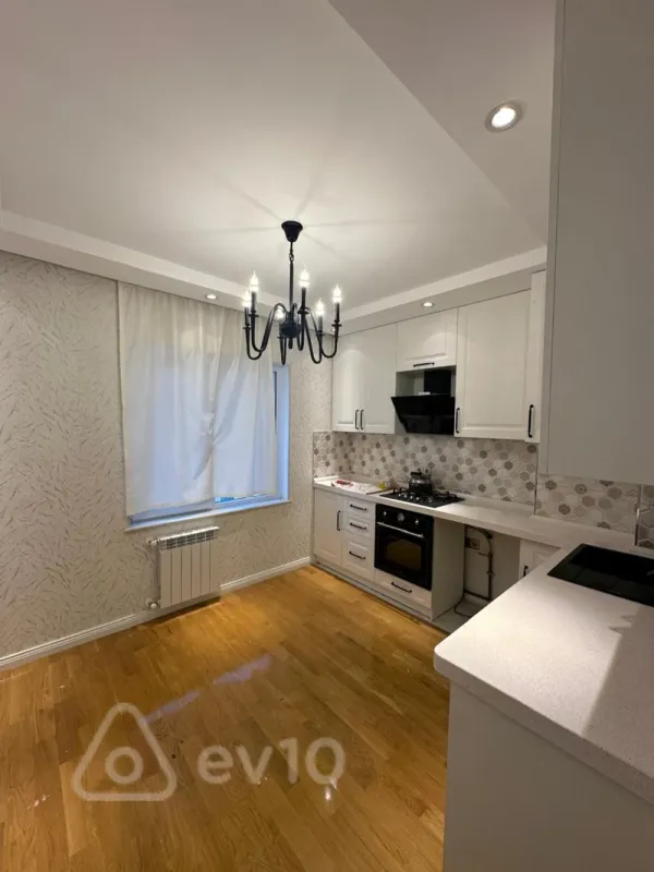 Satılır 3 otaqlı köhnə tikili 255000 m²