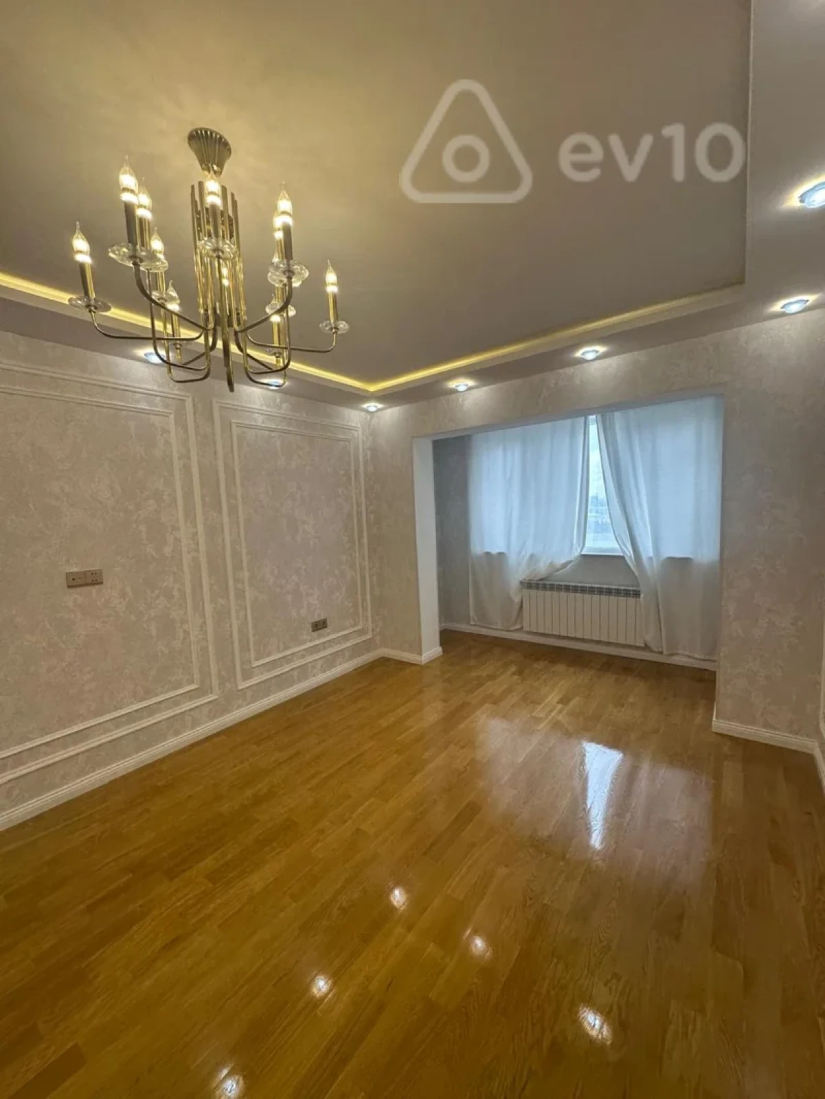 Satılır 3 otaqlı köhnə tikili 255000 m²