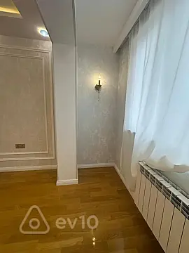 Satılır 3 otaqlı köhnə tikili 255000 m²