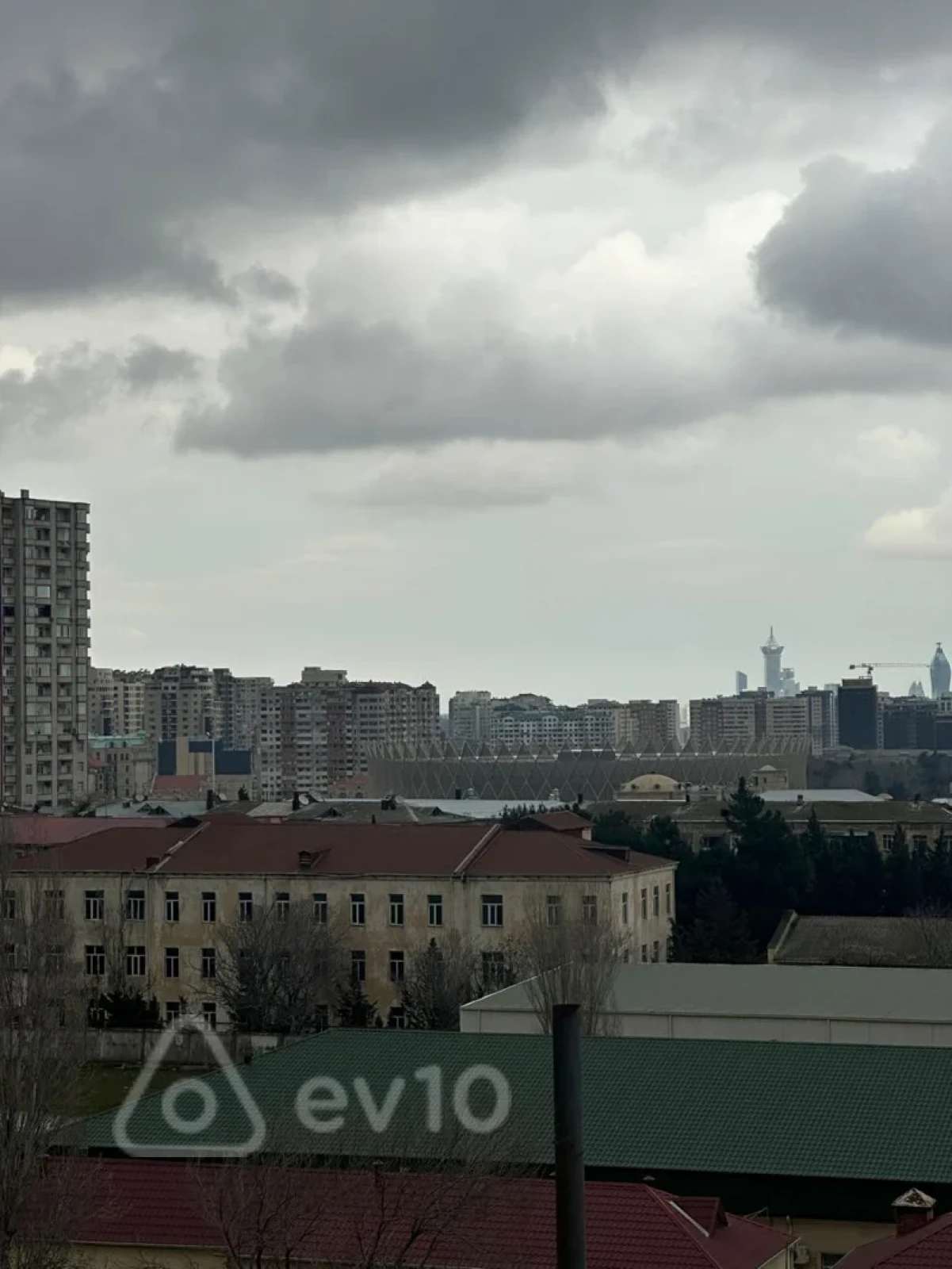 Satılır 3 otaqlı köhnə tikili 255000 m²