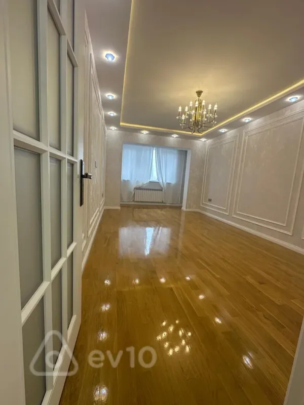 Satılır 3 otaqlı köhnə tikili 255000 m²