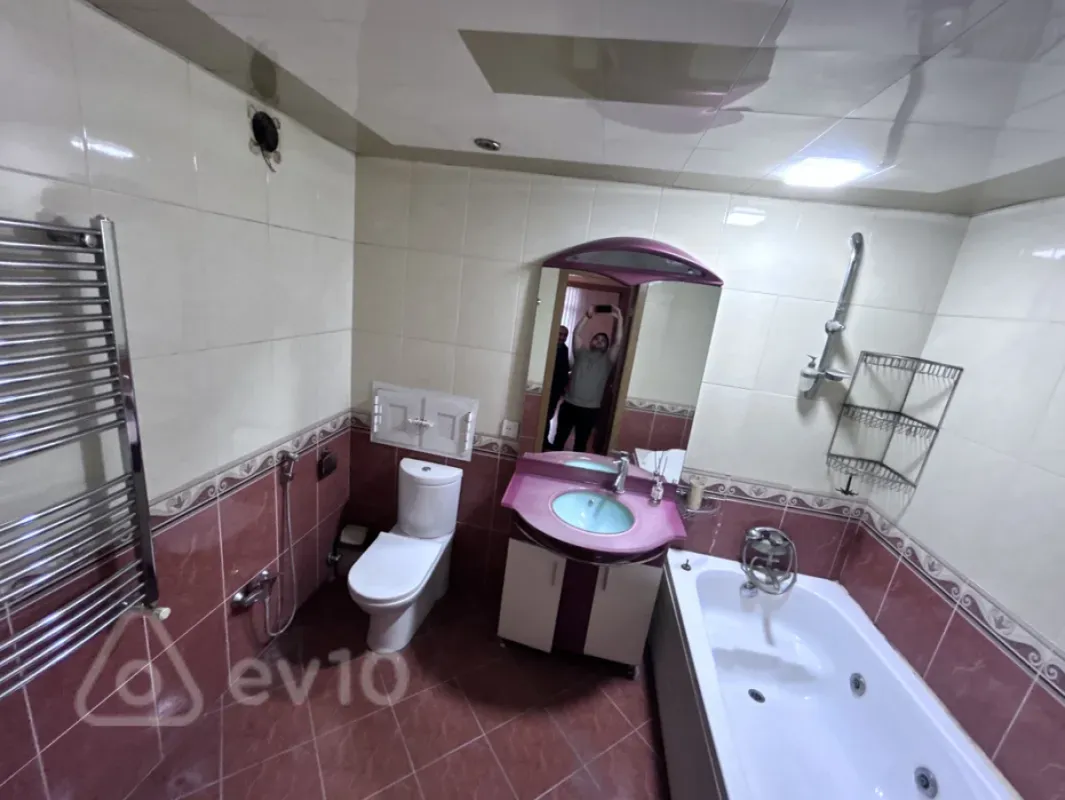 Satılır 3 otaqlı yeni tikili 140 m²