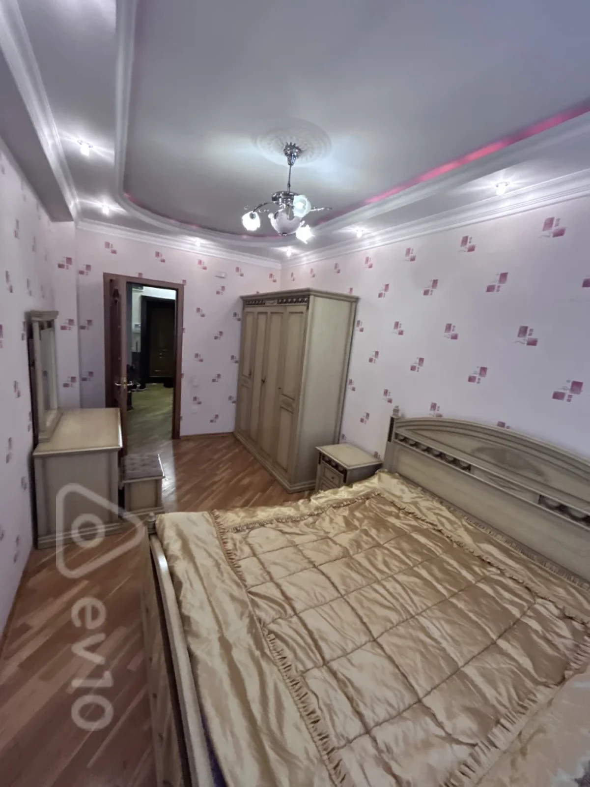 Satılır 3 otaqlı yeni tikili 140 m²