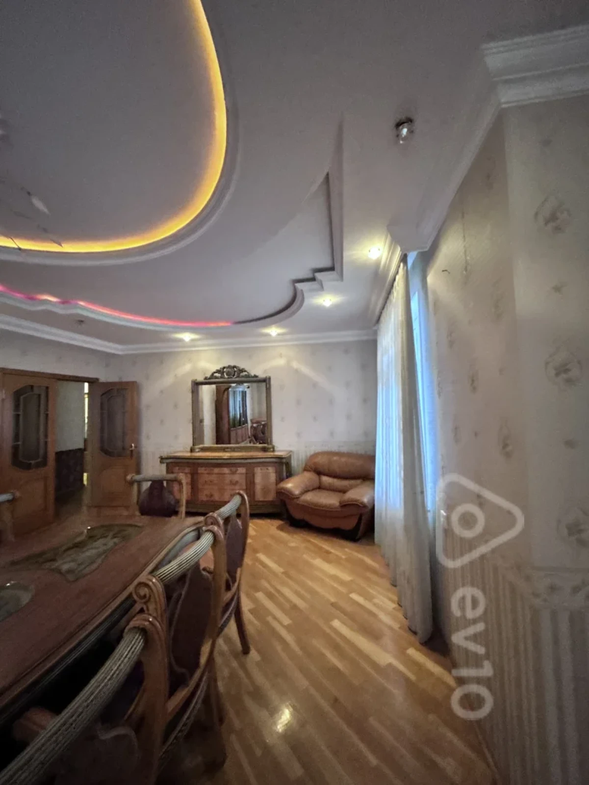 Satılır 3 otaqlı yeni tikili 140 m²