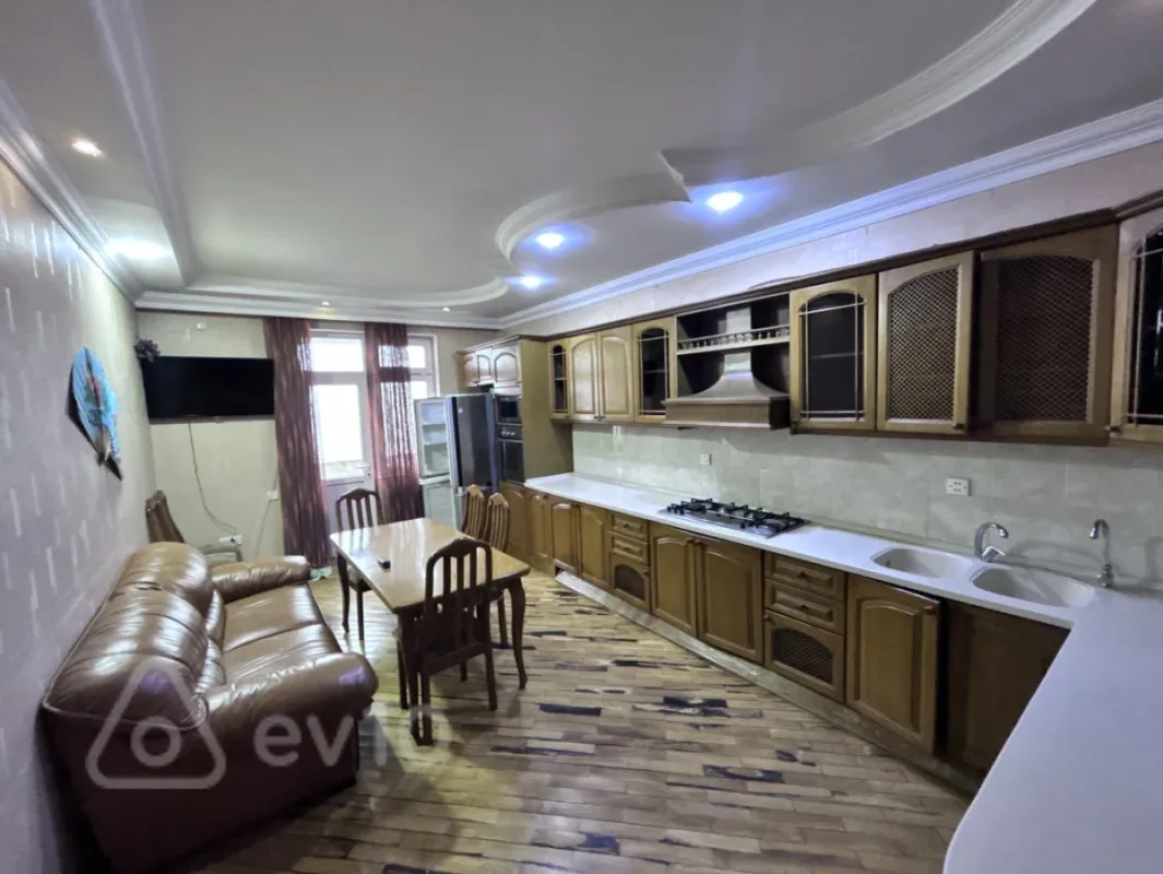 Satılır 3 otaqlı yeni tikili 140 m²