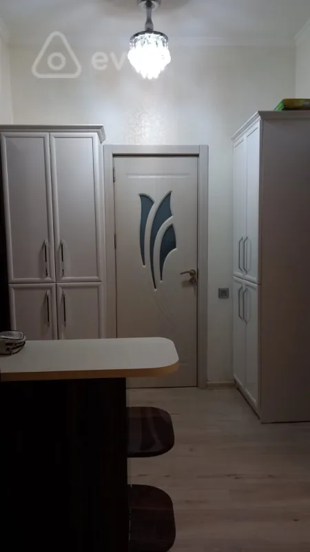 Kirayə verilir 2 otaqlı yeni tikili 70 m²