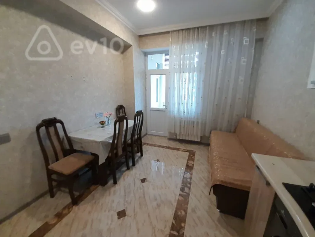Kirayə verilir 2 otaqlı yeni tikili 75 m²