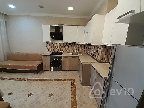 Kirayə verilir 2 otaqlı yeni tikili 75 m²