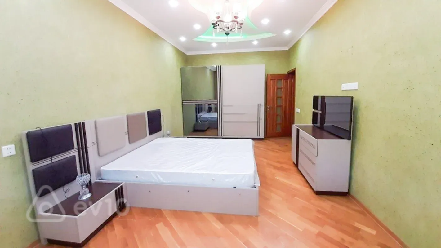 Kirayə verilir 2 otaqlı yeni tikili 75 m²