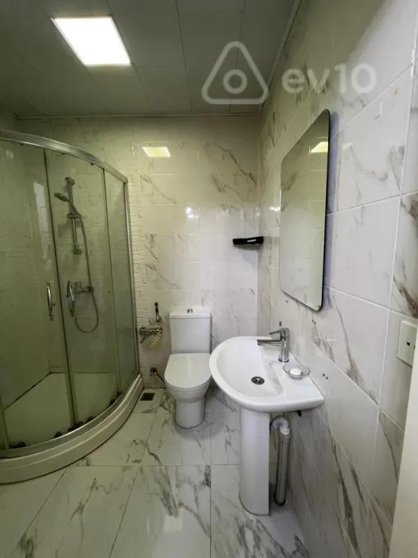 Kirayə verilir 2 otaqlı yeni tikili 70 m²