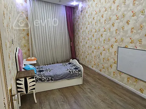 Kirayə verilir 3 otaqlı yeni tikili 115 m²