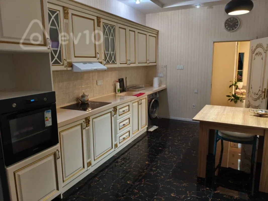 Kirayə verilir 3 otaqlı yeni tikili 115 m²