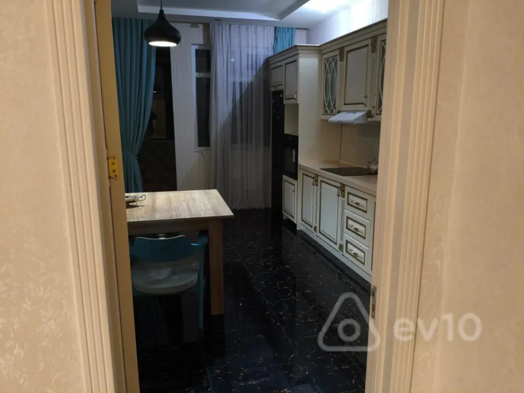 Kirayə verilir 3 otaqlı yeni tikili 115 m²