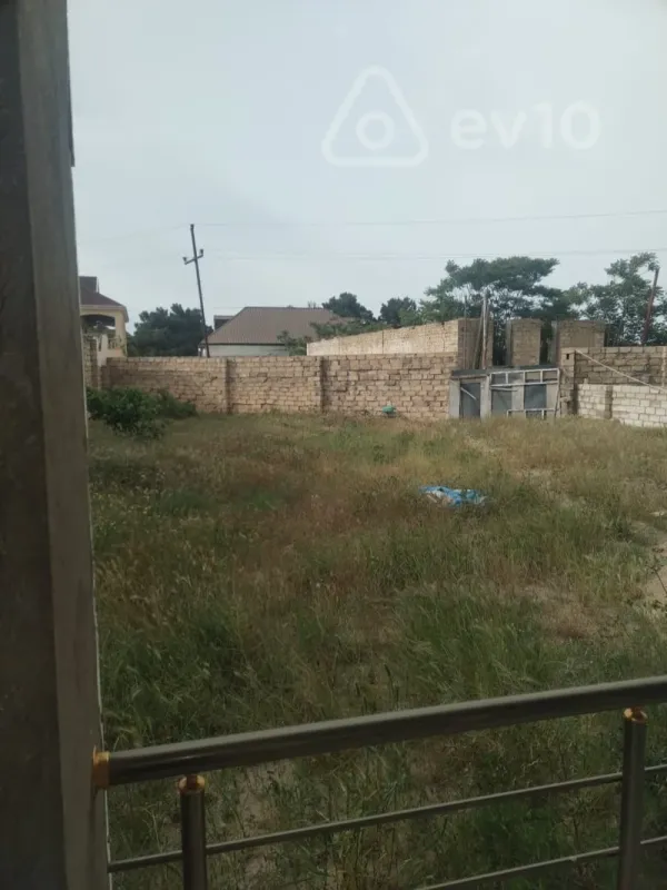 Satılır 9 otaqlı həyət evi 380 m²