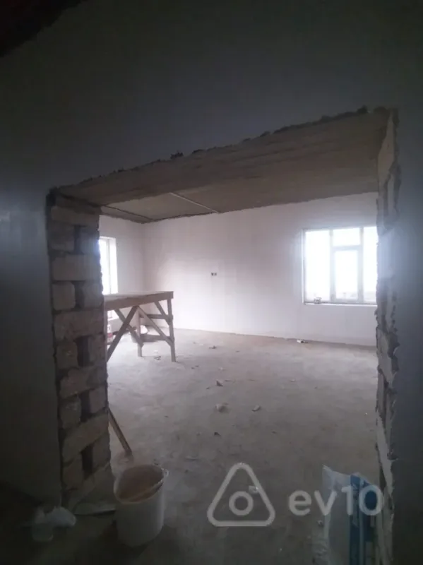 Satılır 9 otaqlı həyət evi 380 m²