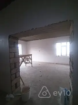 Satılır 9 otaqlı həyət evi 380 m²