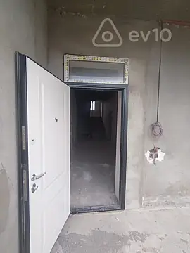 Satılır 9 otaqlı həyət evi 380 m²
