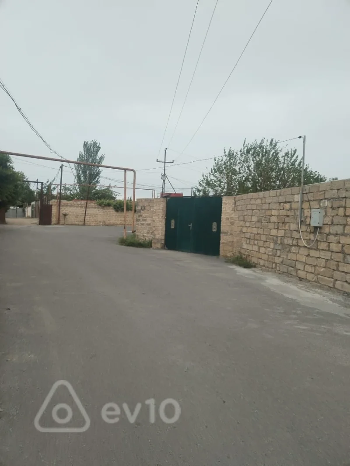 Satılır 9 otaqlı həyət evi 380 m²