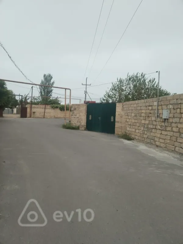 Satılır 9 otaqlı həyət evi 380 m²