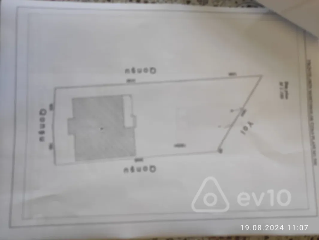 Satılır 9 otaqlı həyət evi 380 m²