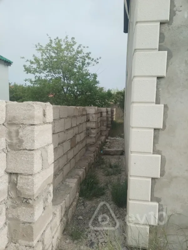 Satılır 9 otaqlı həyət evi 380 m²