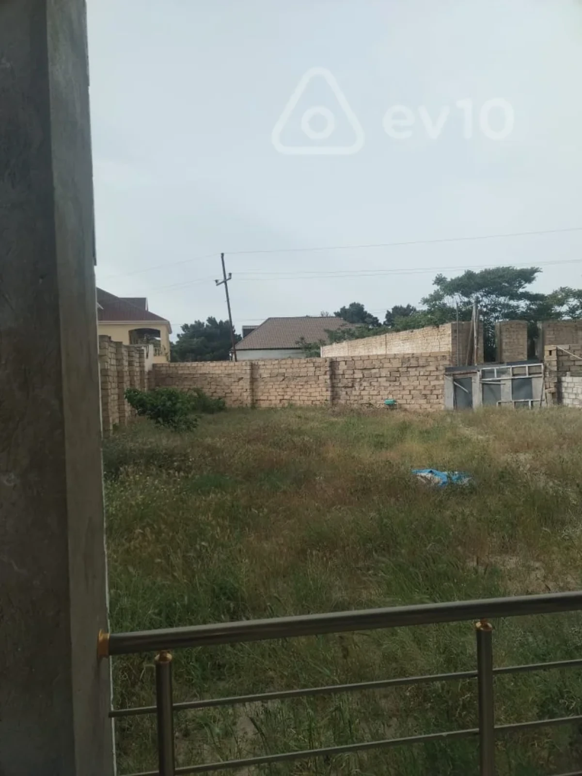 Satılır 9 otaqlı həyət evi 380 m²