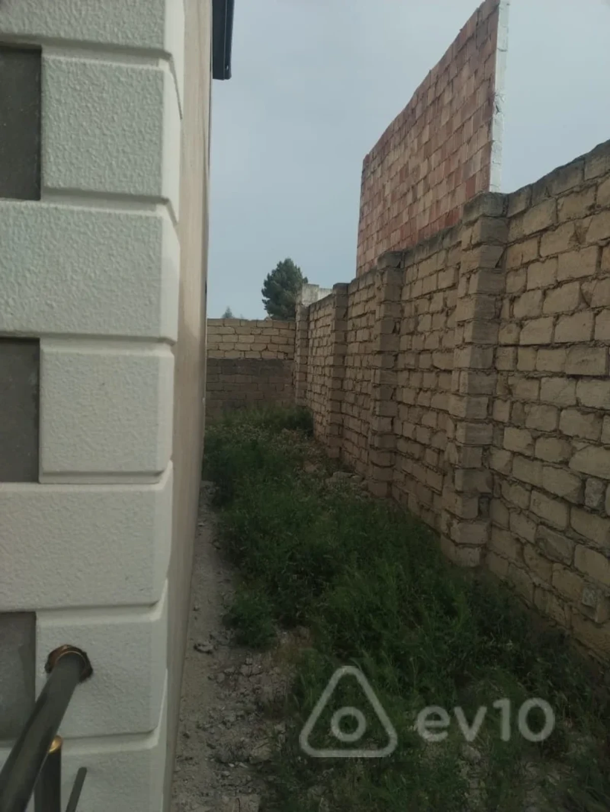 Satılır 9 otaqlı həyət evi 380 m²