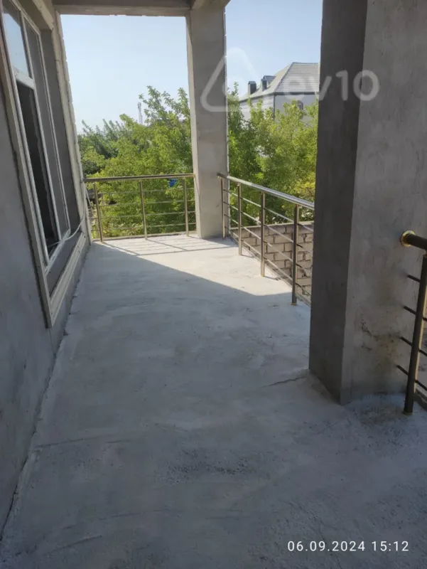 Satılır 9 otaqlı həyət evi 380 m²