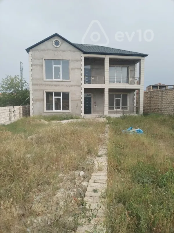 Satılır 9 otaqlı həyət evi 380 m²