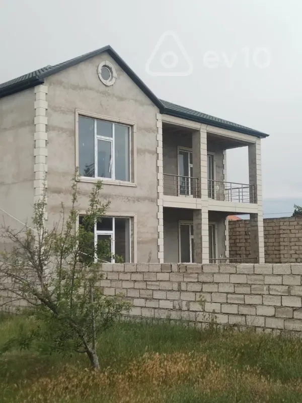 Satılır 9 otaqlı həyət evi 380 m²