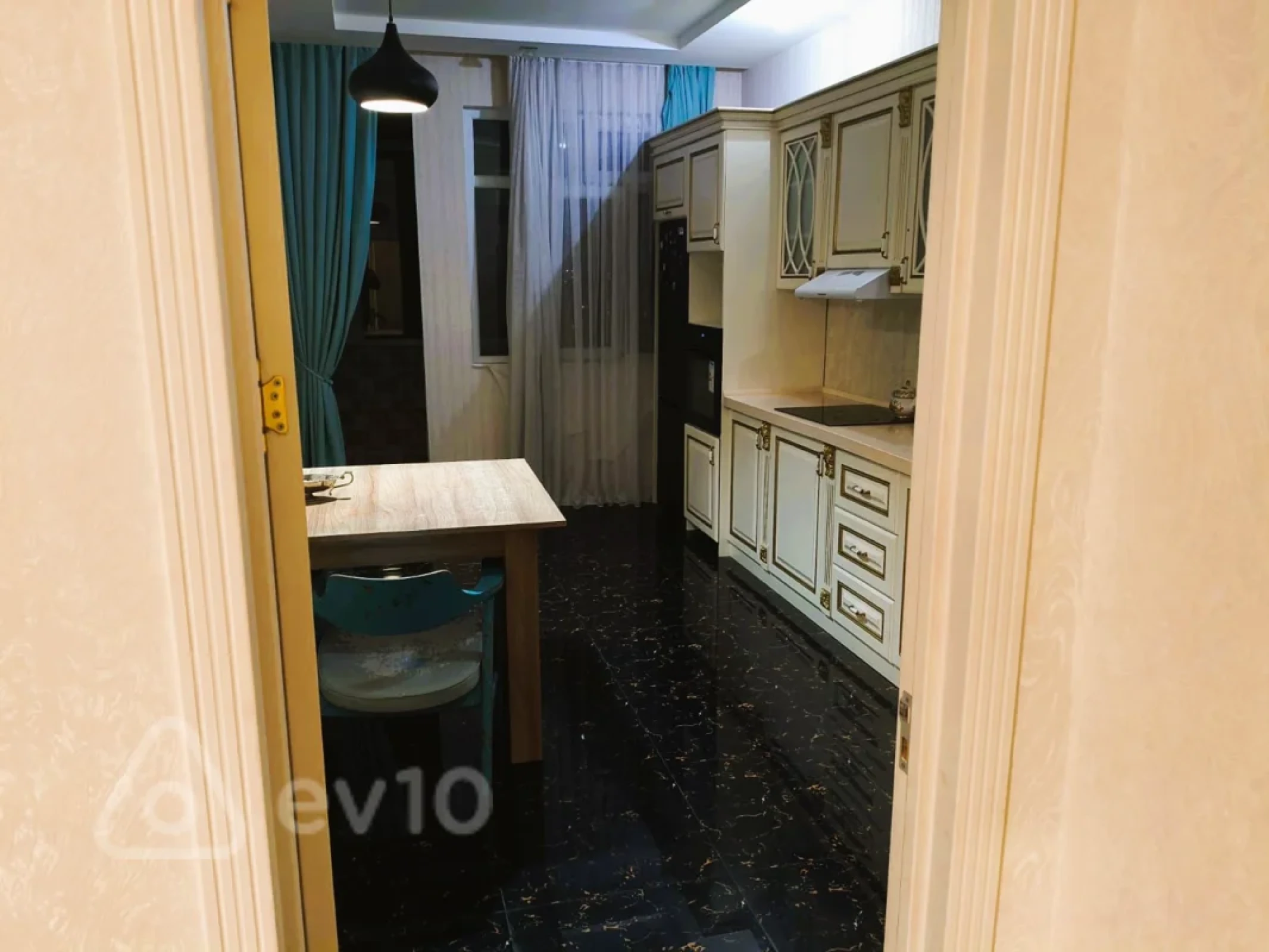 Kirayə verilir 3 otaqlı yeni tikili 115 m²