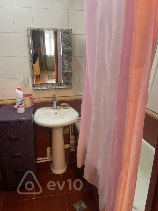 Kirayə verilir 2 otaqlı köhnə tikili 50 m²