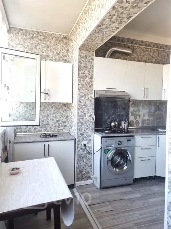 Kirayə verilir 2 otaqlı köhnə tikili 65 m²