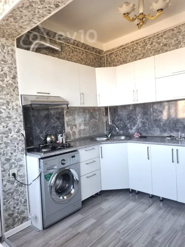 Kirayə verilir 2 otaqlı köhnə tikili 65 m²