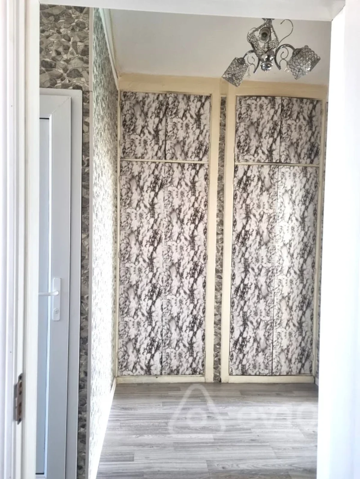 Kirayə verilir 2 otaqlı köhnə tikili 65 m²